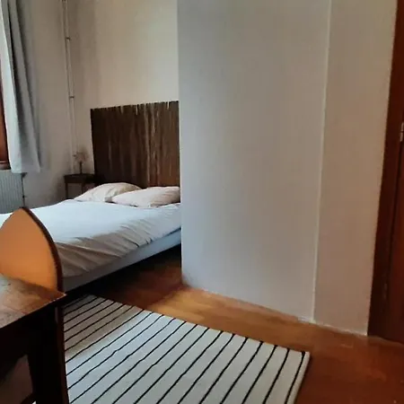 Independant Dans Maison-atelier Apartmán